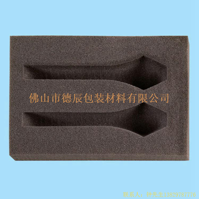 海綿內(nèi)托對(duì)各行各業(yè)產(chǎn)品起到絕緣、密封、防震、防塵、填充、隔音、固定，能夠保護(hù)包裝產(chǎn)品在運(yùn)輸過程中安然無恙，起到保護(hù)產(chǎn)品的一個(gè)作用，同時(shí)可以美化產(chǎn)品，提升產(chǎn)品檔次。
