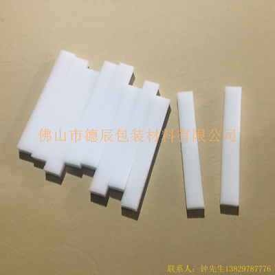 醫(yī)用防護面罩的海綿主要起到緩沖面部（主要是額頭）與PVC膠片的作用，起到密封的作用，因為海綿柔軟的特點，從而讓額頭與膠片完美的貼合，加上海綿柔軟與舒適性使得醫(yī)生在佩戴面罩的時候非常舒適。